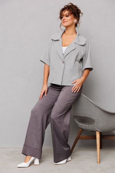 Костюм 2-ка жакет и брюки прямого кроя из текстиля Mubliz 230 серый - фото 7