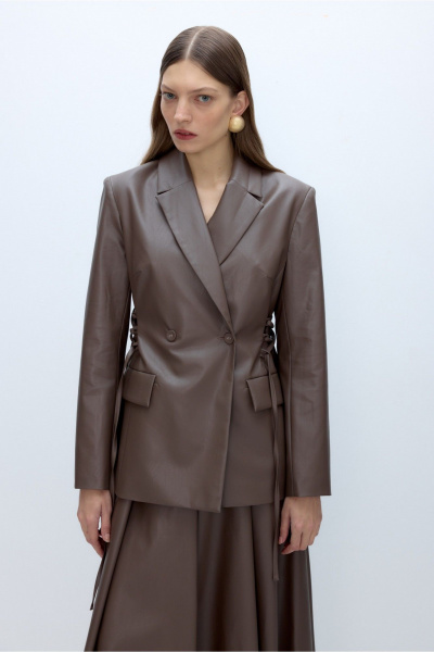 Костюм из жакета с шнуровкой и миди-юбки из экокожи PiRS 5670 мокко - фото 13