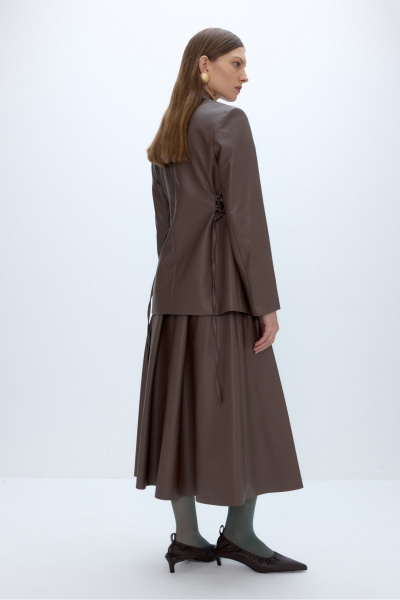 Костюм из жакета с шнуровкой и миди-юбки из экокожи PiRS 5670 мокко - фото 6