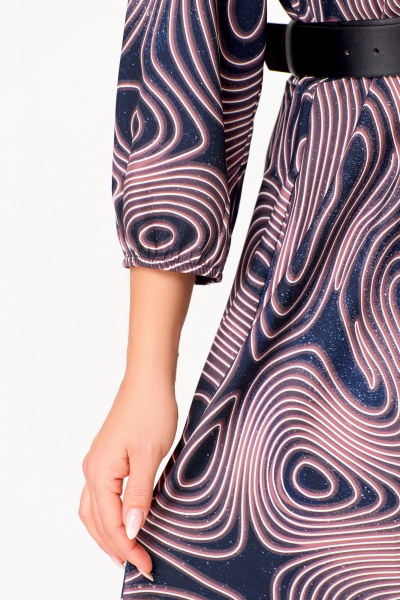 Платье Х-образный силуэт с карманами и ремнем Swallow 799 сине-черный/принт"галактика" - фото 10