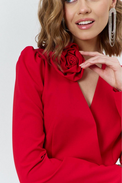 Платье с вырезом «сердечко» и декоративным брошью для особых случаев COCKTAIL M108-2 красный - фото 2