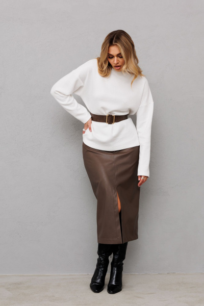 Демисезонная юбка из экокожи с разрезом и притачным поясом AVRIL 1043 коричневый - фото 5