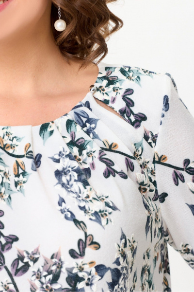 Белая трикотажная блуза длиной 56 см для повседневности DaLi 3701 цветы - фото 3