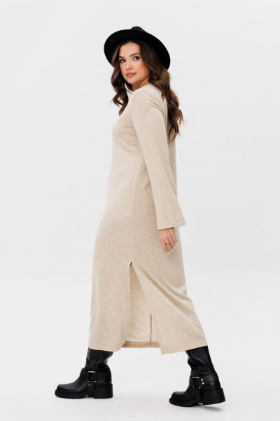 Белое трикотажное платье свободного силуэта с капюшоном Fantazia Mod 4952 - фото 6