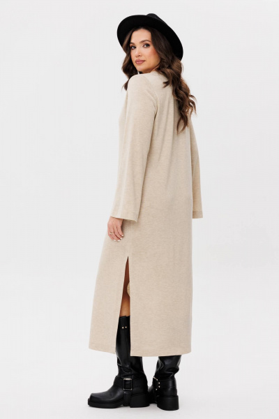 Белое трикотажное платье свободного силуэта с капюшоном Fantazia Mod 4952 - фото 4