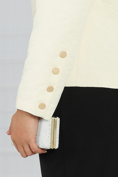 Деловой трикотажный костюм тройка с блузкой, жакетом и брюками Ninele 6027 молочный - фото 14