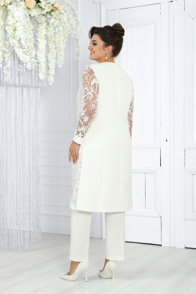 Элегантный брючный комплект из костюмной ткани с блузкой и брюками Ninele 6038 молочный - фото 15