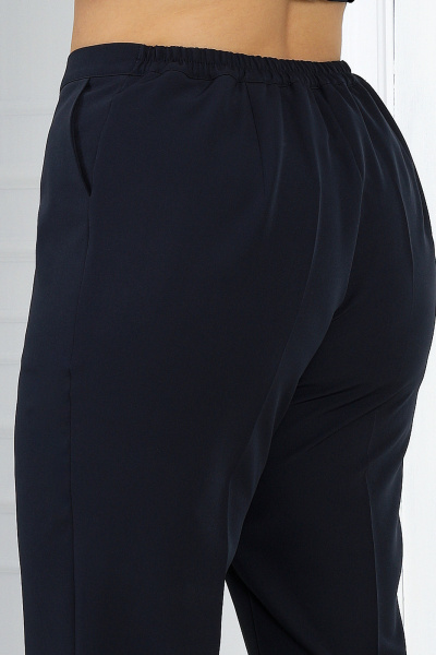 Нарядный брючный комплект с кардиганом и блузкой из кружевных тканей Ninele 6038 синий - фото 16