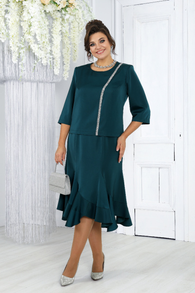 Элегантный комплект из блузки и юбки с воланами и фигурными клиньями Ninele 7473 изумруд - фото 6