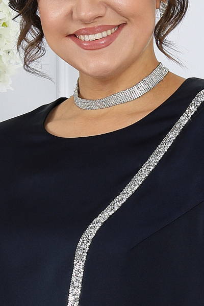 Стильный комплект из блузки и юбки с воланами и искусственным шифоном Ninele 7473 синий - фото 2