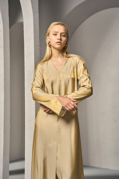 Желто-золотое платье из вискозы с асимметричными шлицами DEVITA 1015 дижон - фото 5