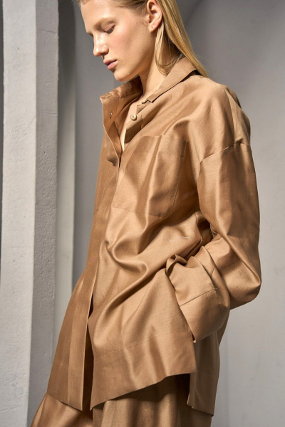 Кожзаме бежевое шитая блуза с длинным рукавом и накладными карманами DEVITA 6008-2 тоффи - фото 7