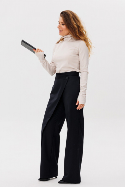Брюки на запах с расклешением из костюмной ткани FAMA 24060 чёрный - фото 4