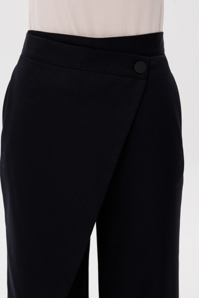 Брюки на запах с расклешением из костюмной ткани FAMA 24060 чёрный - фото 3