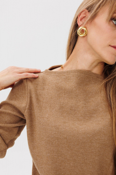 Демисезонный бежевый лонгслив из трикотажа свободного кроя FAMA 24063 бежевый - фото 10