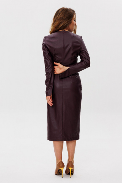 Демисезонное фиолетовое платье из экокожи с разрезом внизу FAMA 24065-2 баклажан - фото 4
