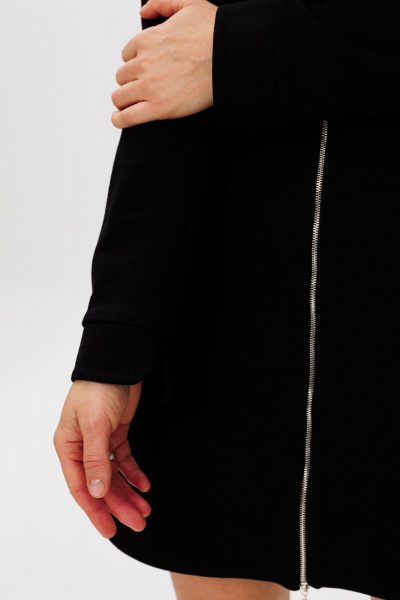 Демисезонное приталенное длинное платье из нейлонового трикотажа FAMA 24066 чёрный - фото 10