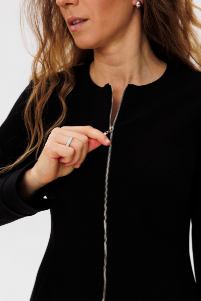 Демисезонное приталенное длинное платье из нейлонового трикотажа FAMA 24066 чёрный - фото 9