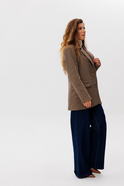 Демисезонный коричневый жакет оверсайз из текстиля с карманами FAMA 24069 гуслапка - фото 6