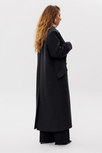 Демисезонное серое пальто прямого силуэта с утепленной подкладкой FAMA 24074 графит - фото 10