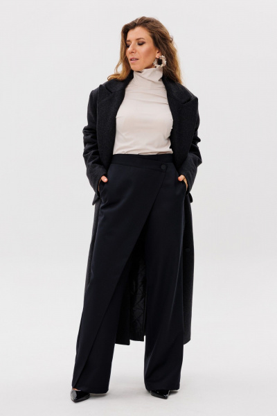 Демисезонное серое пальто прямого силуэта с утепленной подкладкой FAMA 24074 графит - фото 8