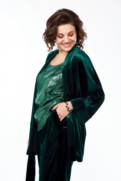 Костюм 3-ка из бархата: жакет-кимоно и свободные брюки Диомант 2028 зелень - фото 8