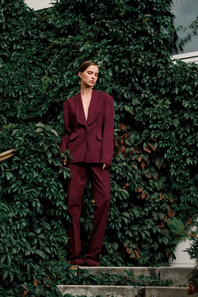 Жакет приталенный с воротником-шалью и втачными рукавами Skipper Design 323 бордо - фото 3