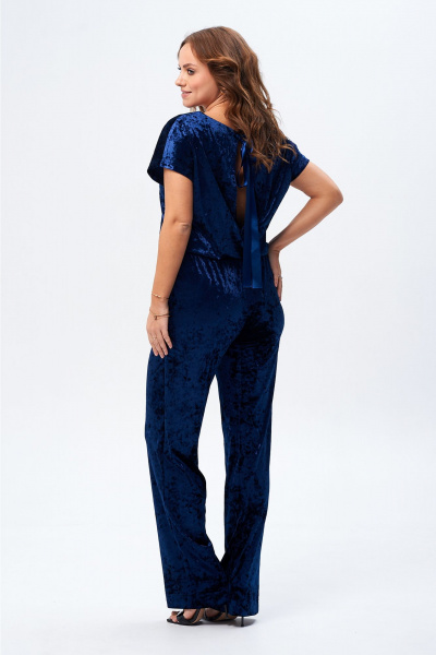 Комбинезон из велюра с разрезом и спущенными плечами Liona Style 923 синий - фото 2