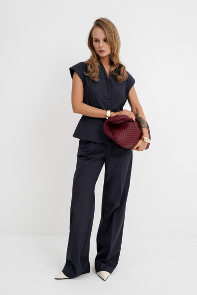Деловой костюм-двойка из текстиля с жилетом PiRS 5497 синий - фото 5