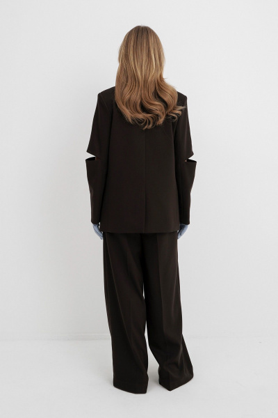 Тройка: жакет, жилет и широкие брюки из текстиля PiRS 5522 темно-коричневый - фото 7