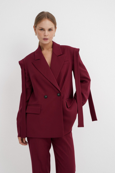Костюм двойка из текстильных брюков и жакета для делового стиля PiRS 5539 марсала - фото 8