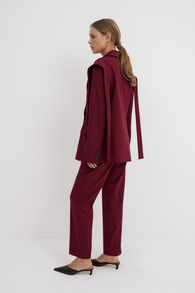 Костюм двойка из текстильных брюков и жакета для делового стиля PiRS 5539 марсала - фото 5