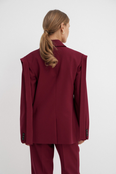 Костюм двойка из текстильных брюков и жакета для делового стиля PiRS 5539 марсала - фото 4