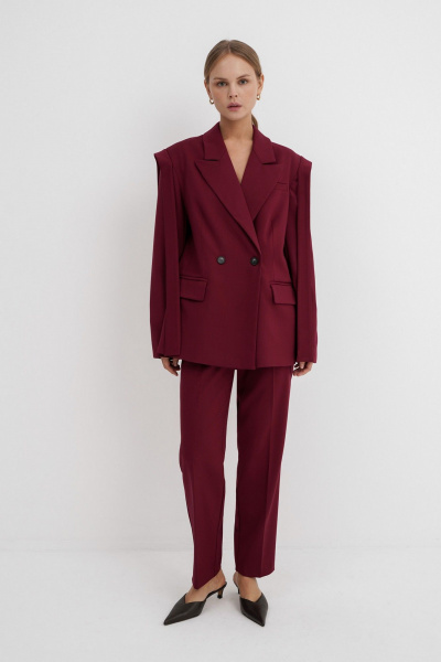 Костюм двойка из текстильных брюков и жакета для делового стиля PiRS 5539 марсала - фото 1