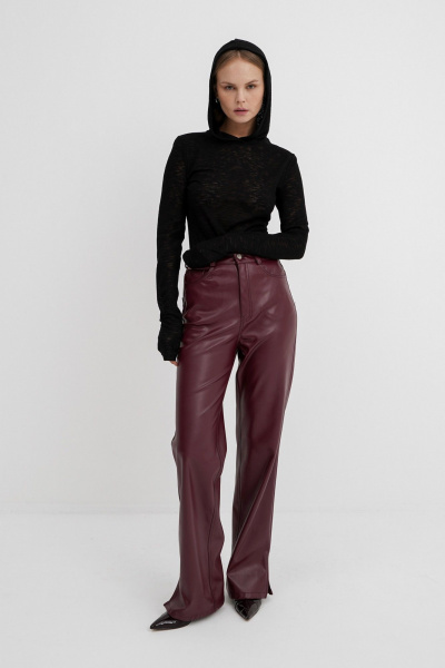 Эко-кожаный комплект: брючный костюм с лонгсливом и прямыми брюками PiRS 5744 черный+ марсала - фото 1