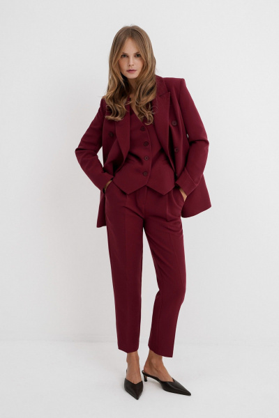 Тройка из текстильного жакета, жилета и брюк для делового образа PiRS 5748 марсала - фото 4