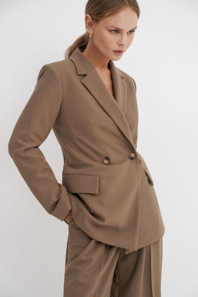 Текстильный костюм-двойка жакет и брюки палаццо PiRS 5760 бежевый - фото 2