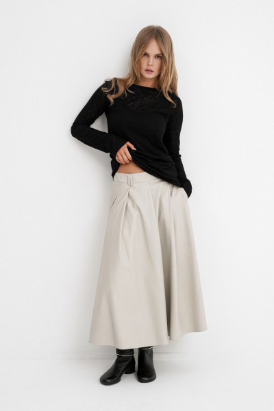 Юбка из экокожи с прорезными карманами и поясом PiRS 5767 серо-бежевый - фото 3