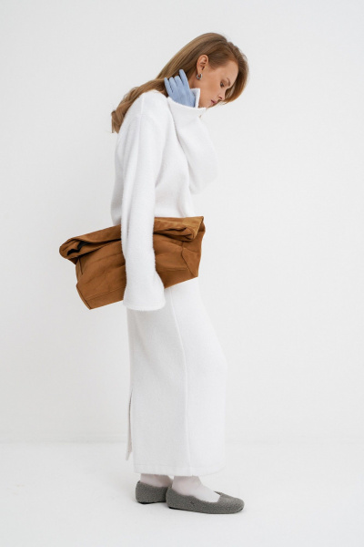 Костюм из трикотажного джемпера и миди-юбки PiRS 5769 белый - фото 9