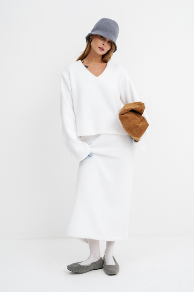 Костюм из трикотажного джемпера и миди-юбки PiRS 5769 белый - фото 2