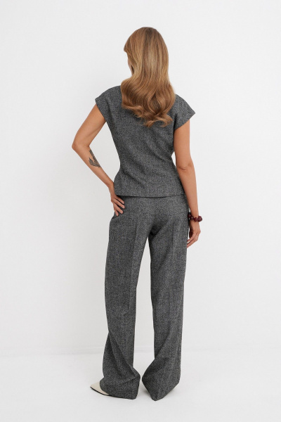 Деловой костюм-двойка из меланжевой ткани: жилет и брюки PiRS 5784 серый - фото 6