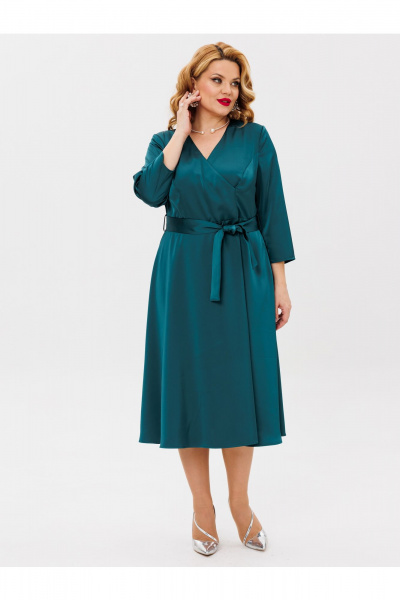 Зеленое платье с атласной тканью и поясом BRELA 2364.1 изумруд - фото 3