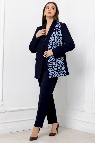 Брючный костюм с жакетом и брюками с анималистичным принтом Gold Style 2675 темно-синий - фото 5