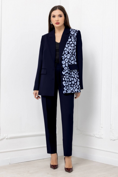 Брючный костюм с жакетом и брюками с анималистичным принтом Gold Style 2675 темно-синий - фото 4