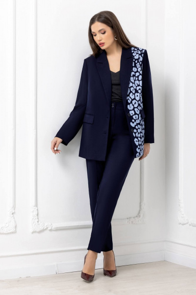 Брючный костюм с жакетом и брюками с анималистичным принтом Gold Style 2675 темно-синий - фото 1