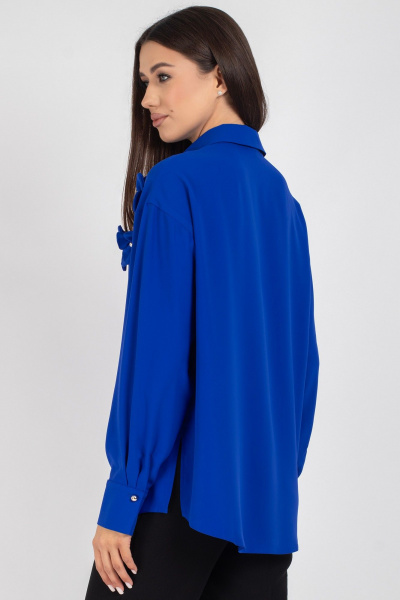 Синяя oversize блузка с пуговицами и воротником VIZAVI 810 васильковый - фото 9