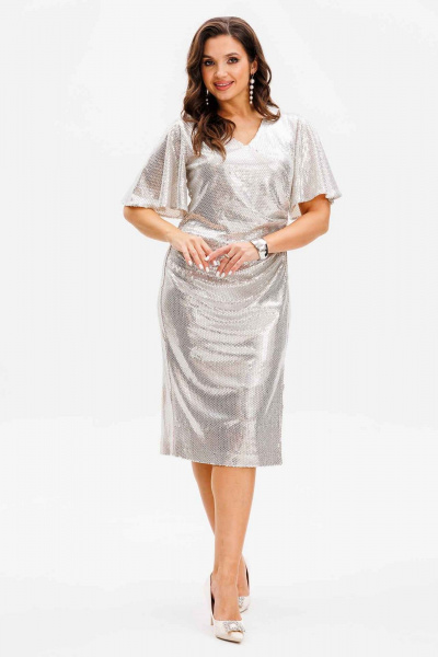 Эффектное платье с dрапировкой и разрезом, украшенное пайетками Mislana С1045-1 серебро - фото 4