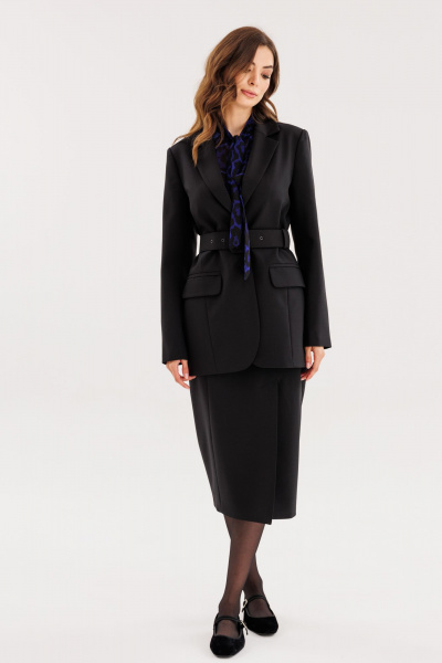 Комфортный демисезонный черный жакет с ремнем и прорезными карманами EOLA 2598 черный - фото 15