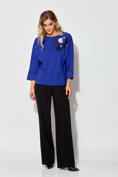 Джемпер свободного силуэта из трикотажа с аппликацией и камнями Laikony L-031-1 василек - фото 1