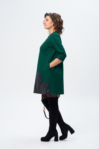 Платье трапециевидное с вышивкой из эко кожи Michel chic 2140 изумрудный - фото 5